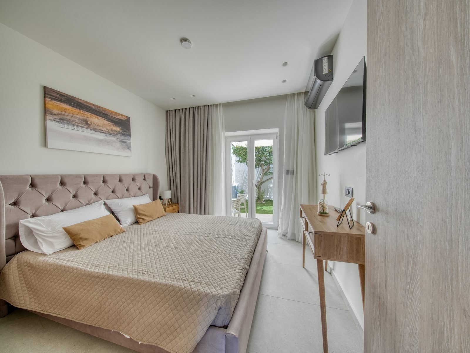 Heritage Loft 1 — bedroom