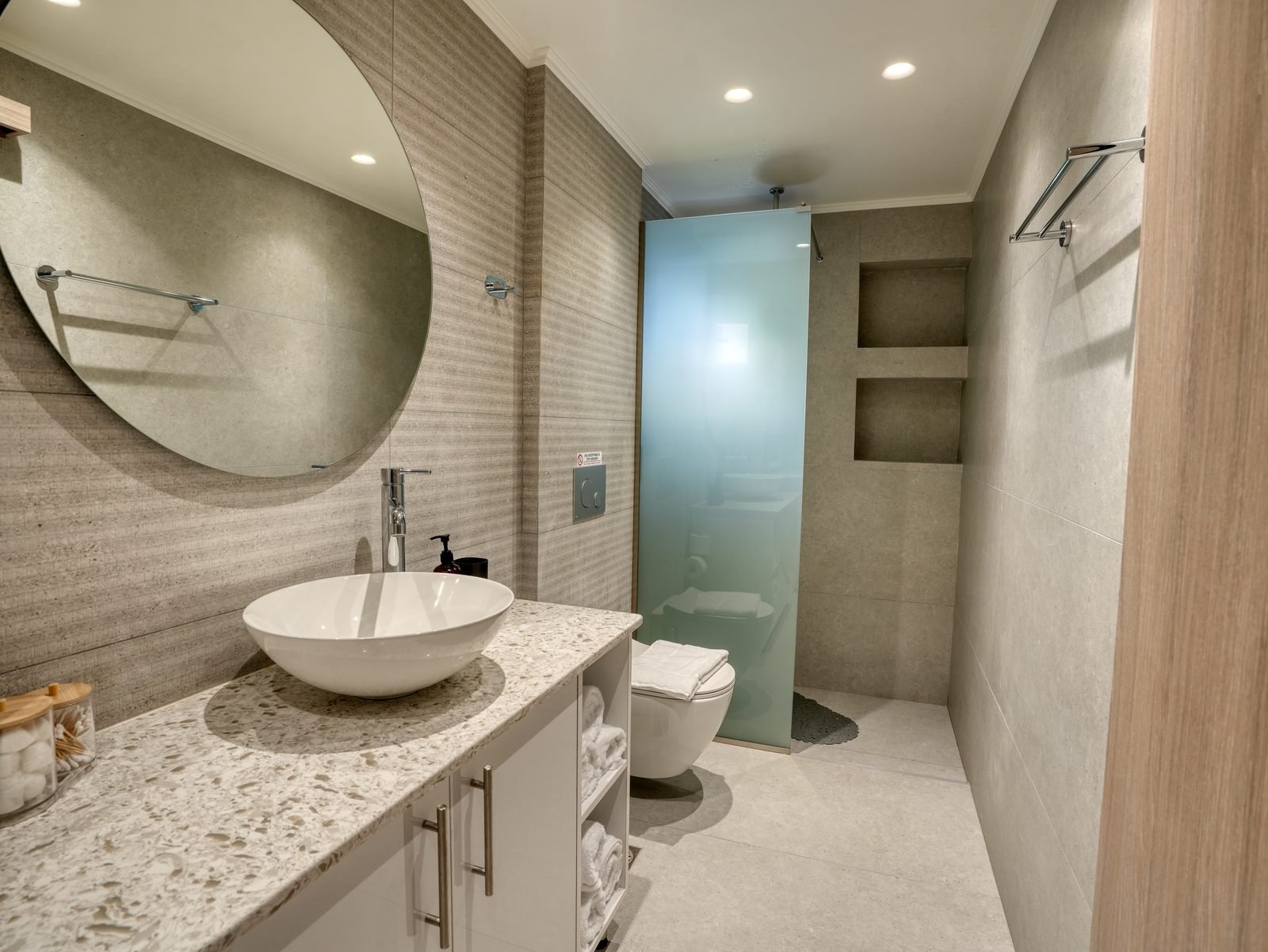 Heritage Loft 2 — bathroom